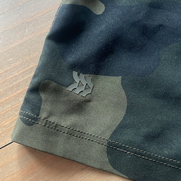 Women’s running camo shorts. Never worn - Picture 9 of 9